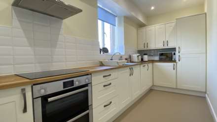 GREAT VALUE - DUPLEX WITH BEACH ACCESS, GARAGE & PARKING, Grouville, Image 5