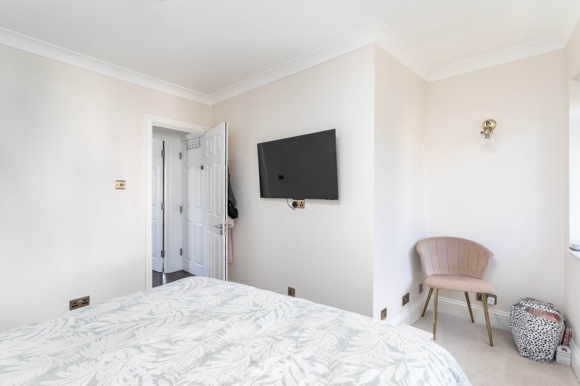 SPACIOUS 3 BED 2 BATH DUPLEX, Le Chemin Au Greves, Grouville, Image 7