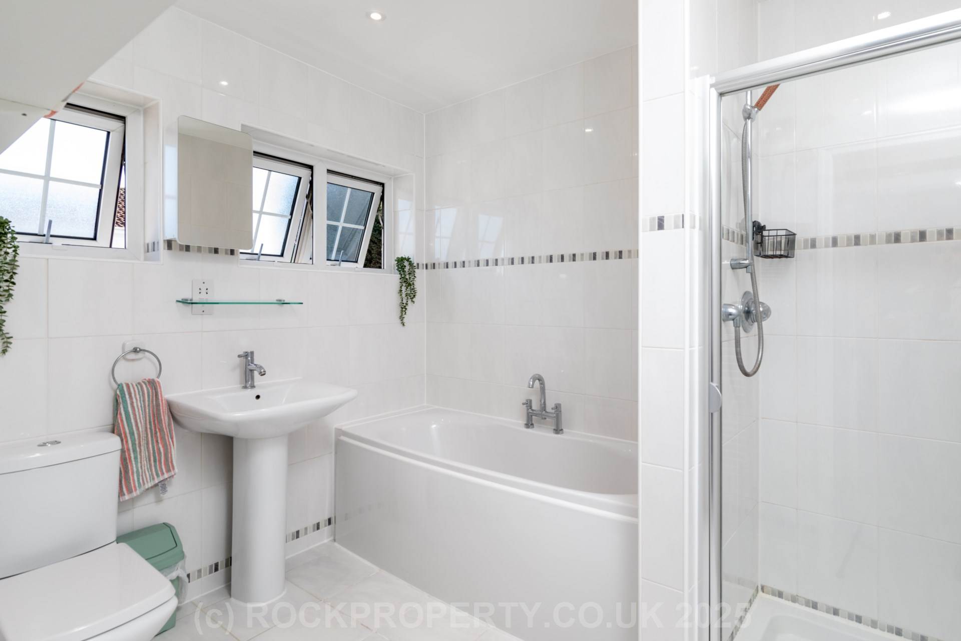 SPACIOUS 3 BED 2 BATH DUPLEX, Le Chemin Au Greves, Grouville, Image 9
