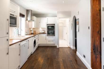 SPACIOUS 3 BED 2 BATH DUPLEX, Le Chemin Au Greves, Grouville, Image 3