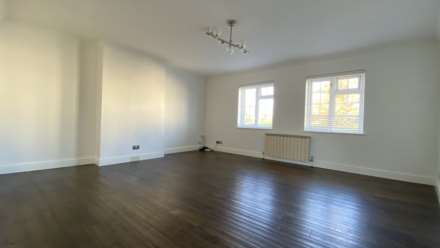 SPACIOUS 3 BED 2 BATH DUPLEX, Le Chemin Au Greves, Grouville, Image 4