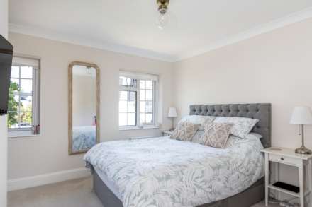 SPACIOUS 3 BED 2 BATH DUPLEX, Le Chemin Au Greves, Grouville, Image 6