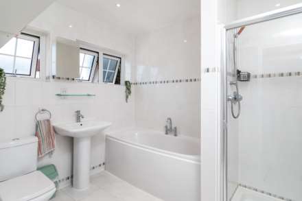 SPACIOUS 3 BED 2 BATH DUPLEX, Le Chemin Au Greves, Grouville, Image 9