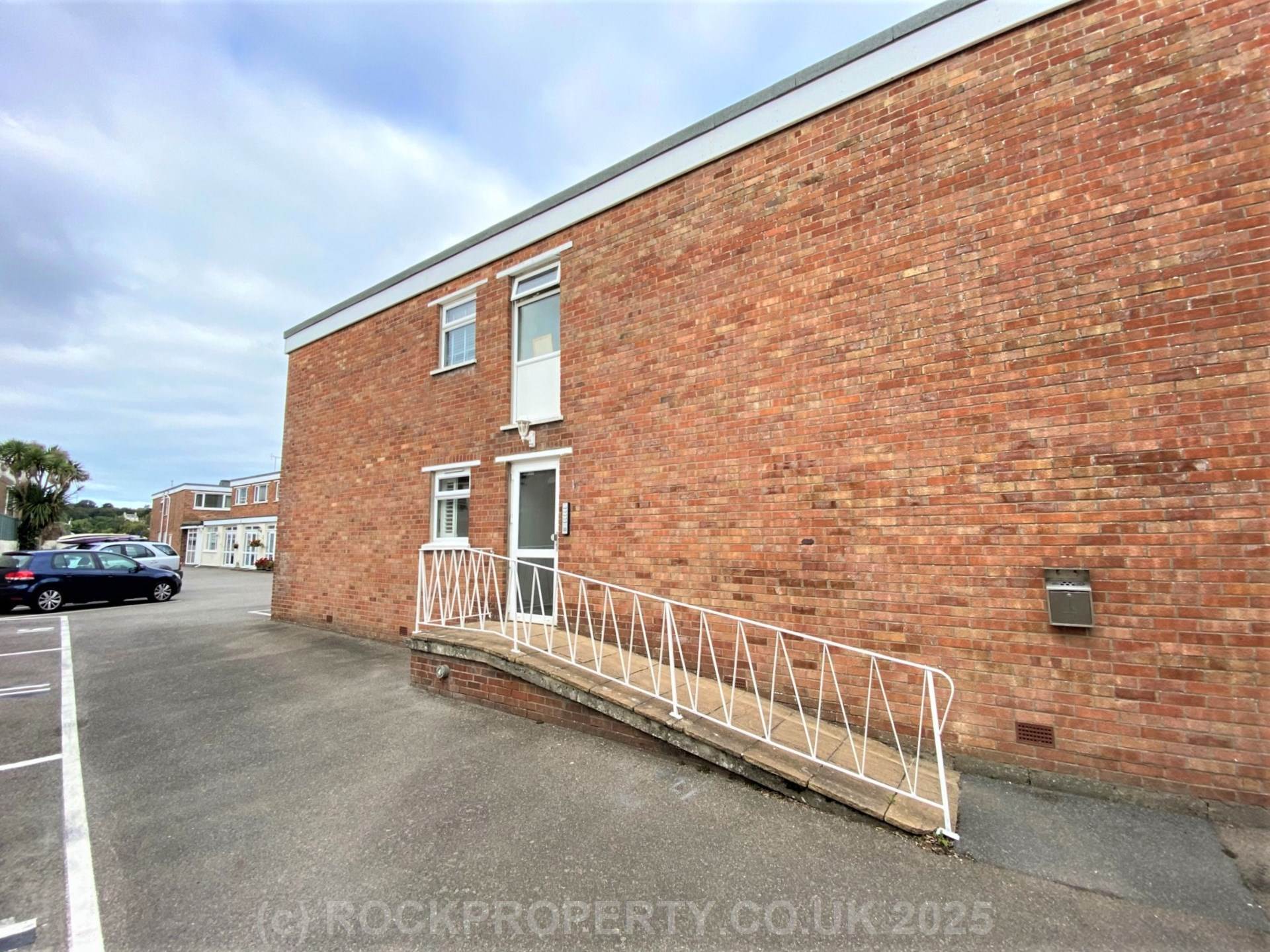 2 BED GROUND FLOOR FLAT + PARKING FOR 2 CARS, Grouville Coast Rd, Image 14