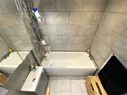 2 BED GROUND FLOOR FLAT + PARKING FOR 2 CARS, Grouville Coast Rd, Image 13