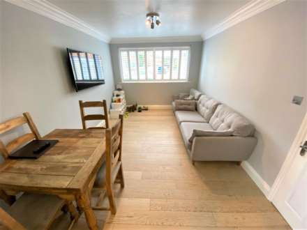 2 BED GROUND FLOOR FLAT + PARKING FOR 2 CARS, Grouville Coast Rd, Image 3