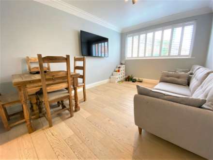 2 BED GROUND FLOOR FLAT + PARKING FOR 2 CARS, Grouville Coast Rd, Image 4
