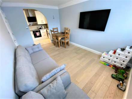 2 BED GROUND FLOOR FLAT + PARKING FOR 2 CARS, Grouville Coast Rd, Image 5