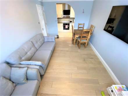 2 BED GROUND FLOOR FLAT + PARKING FOR 2 CARS, Grouville Coast Rd, Image 6