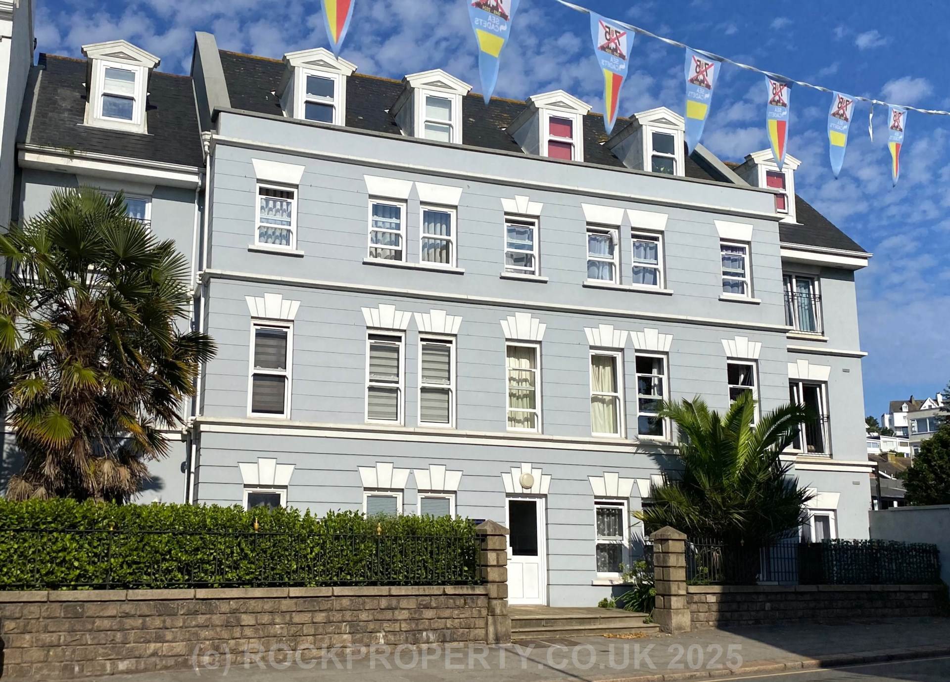 MODERN 2 BED 2 BATH APARTMENT, Alton Gardens, Town Outskirts, Image 1