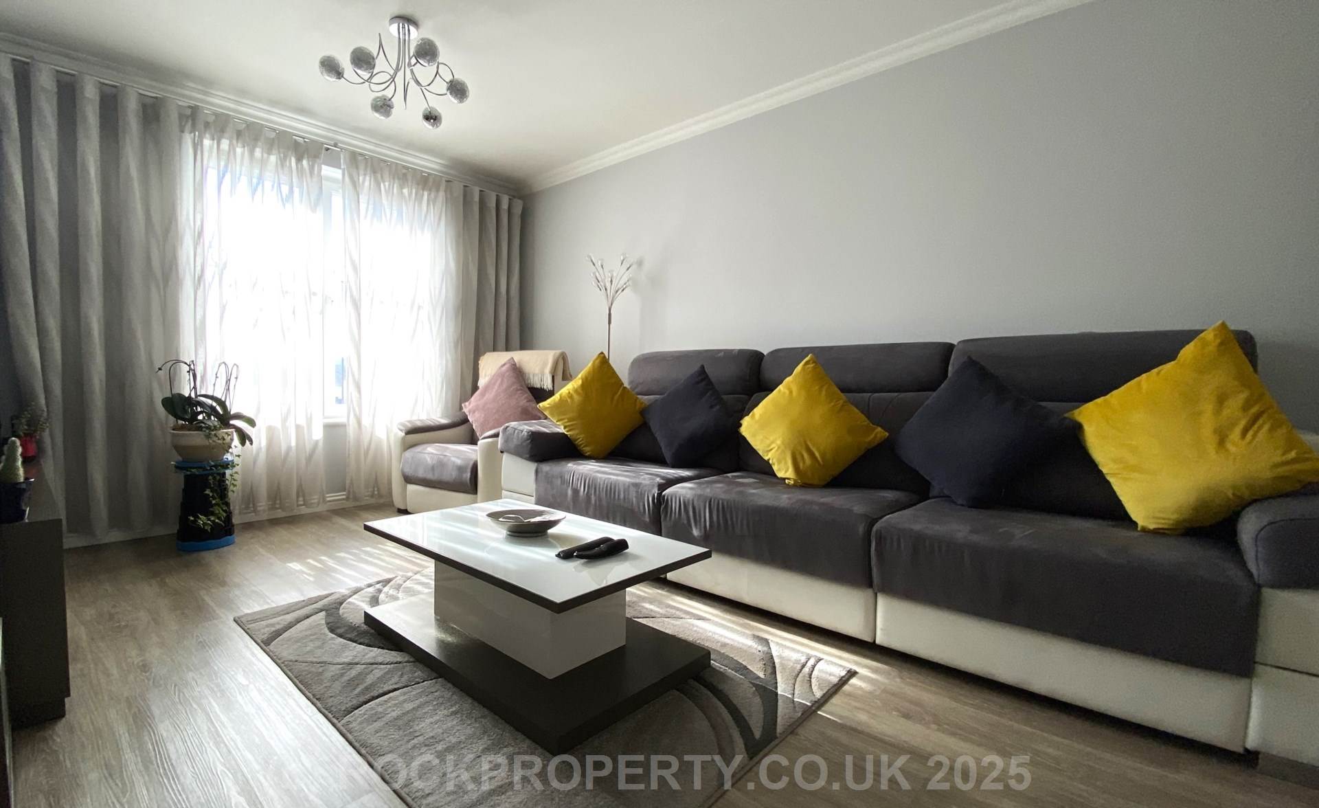 MODERN 2 BED 2 BATH APARTMENT, Alton Gardens, Town Outskirts, Image 2
