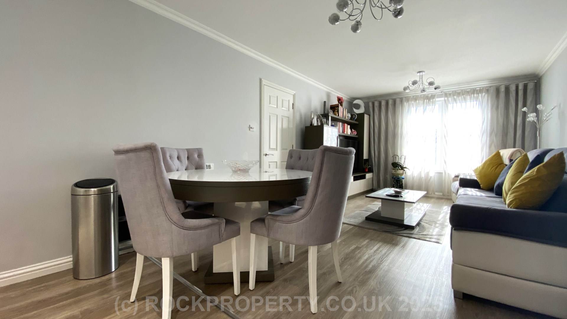 MODERN 2 BED 2 BATH APARTMENT, Alton Gardens, Town Outskirts, Image 5