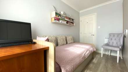 MODERN 2 BED 2 BATH APARTMENT, Alton Gardens, Town Outskirts, Image 12