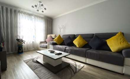 MODERN 2 BED 2 BATH APARTMENT, Alton Gardens, Town Outskirts, Image 2