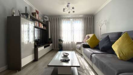 MODERN 2 BED 2 BATH APARTMENT, Alton Gardens, Town Outskirts, Image 3