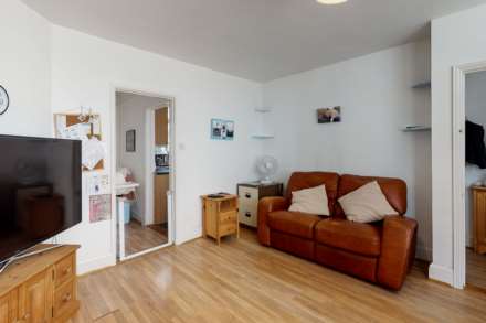 2/3 BED COTTAGE + Large Garden, Queens Road, St Helier, Image 3