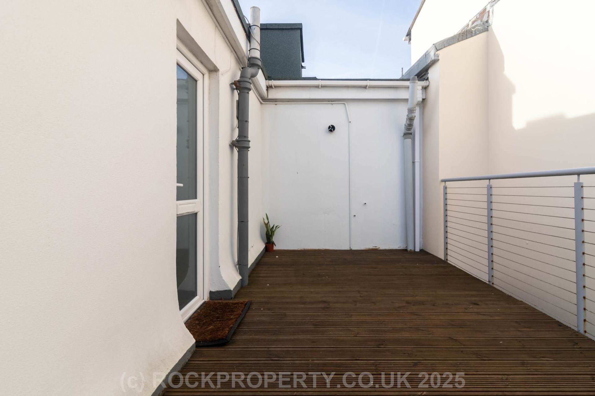Large 3 Bed Home with Garden, St Clement's Road, Image 3