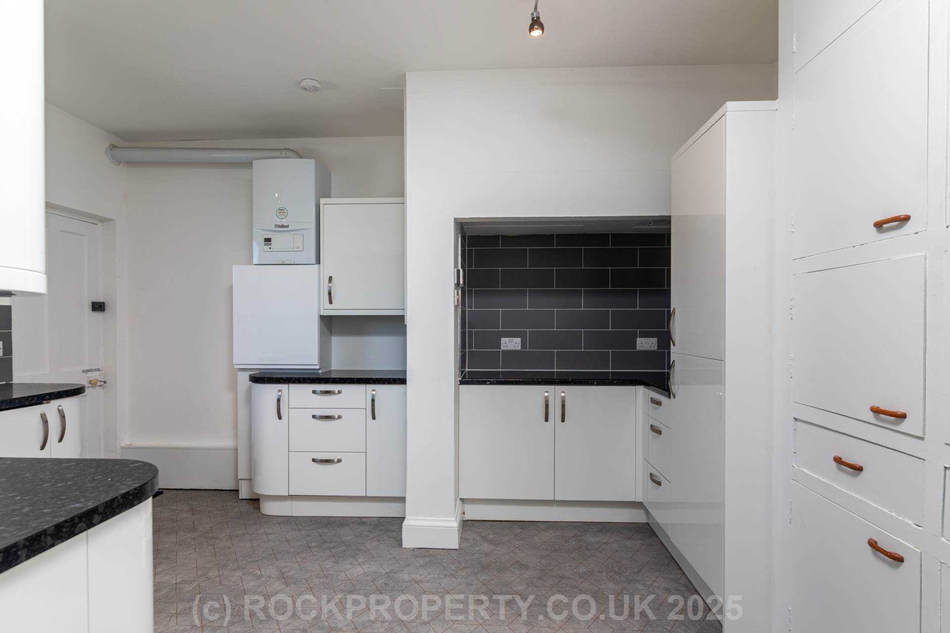 SUBSTANTIAL 4 BED 2 BATH HOUSE, West Hill, St Helier, Image 10