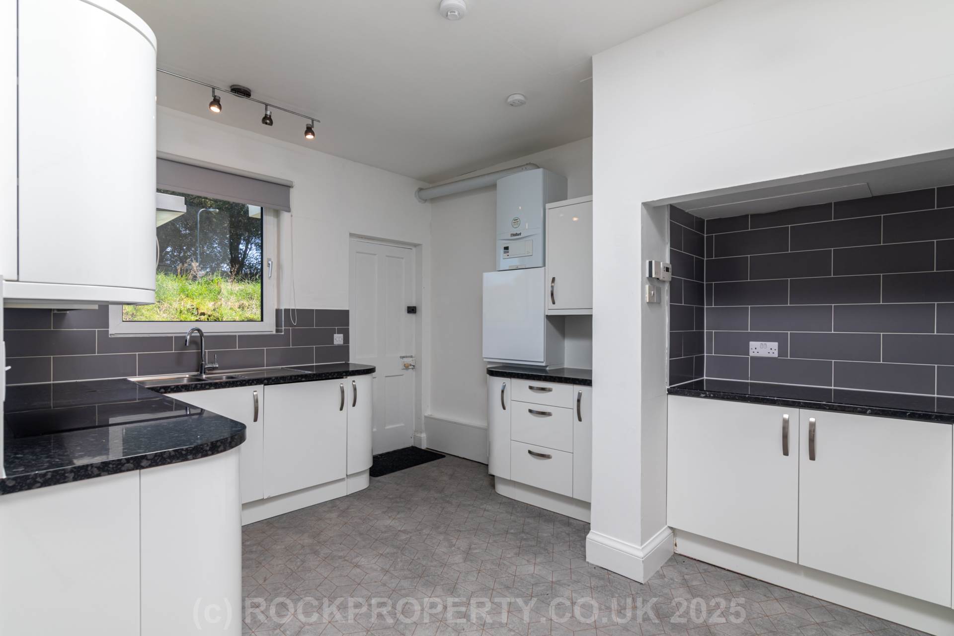 SUBSTANTIAL 4 BED 2 BATH HOUSE, West Hill, St Helier, Image 8