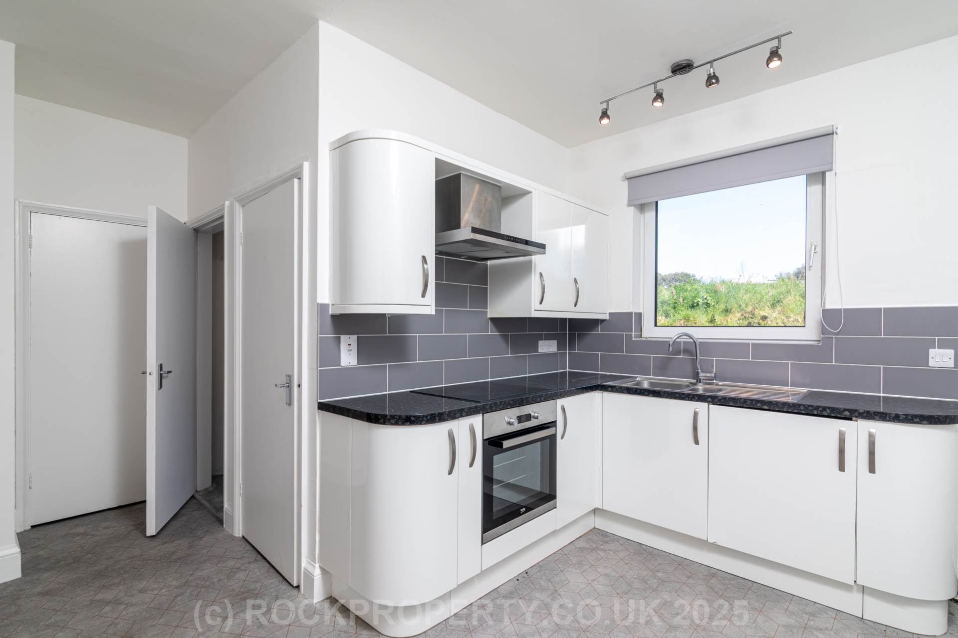 SUBSTANTIAL 4 BED 2 BATH HOUSE, West Hill, St Helier, Image 9