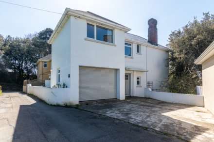 SUBSTANTIAL 4 BED 2 BATH HOUSE, West Hill, St Helier, Image 4
