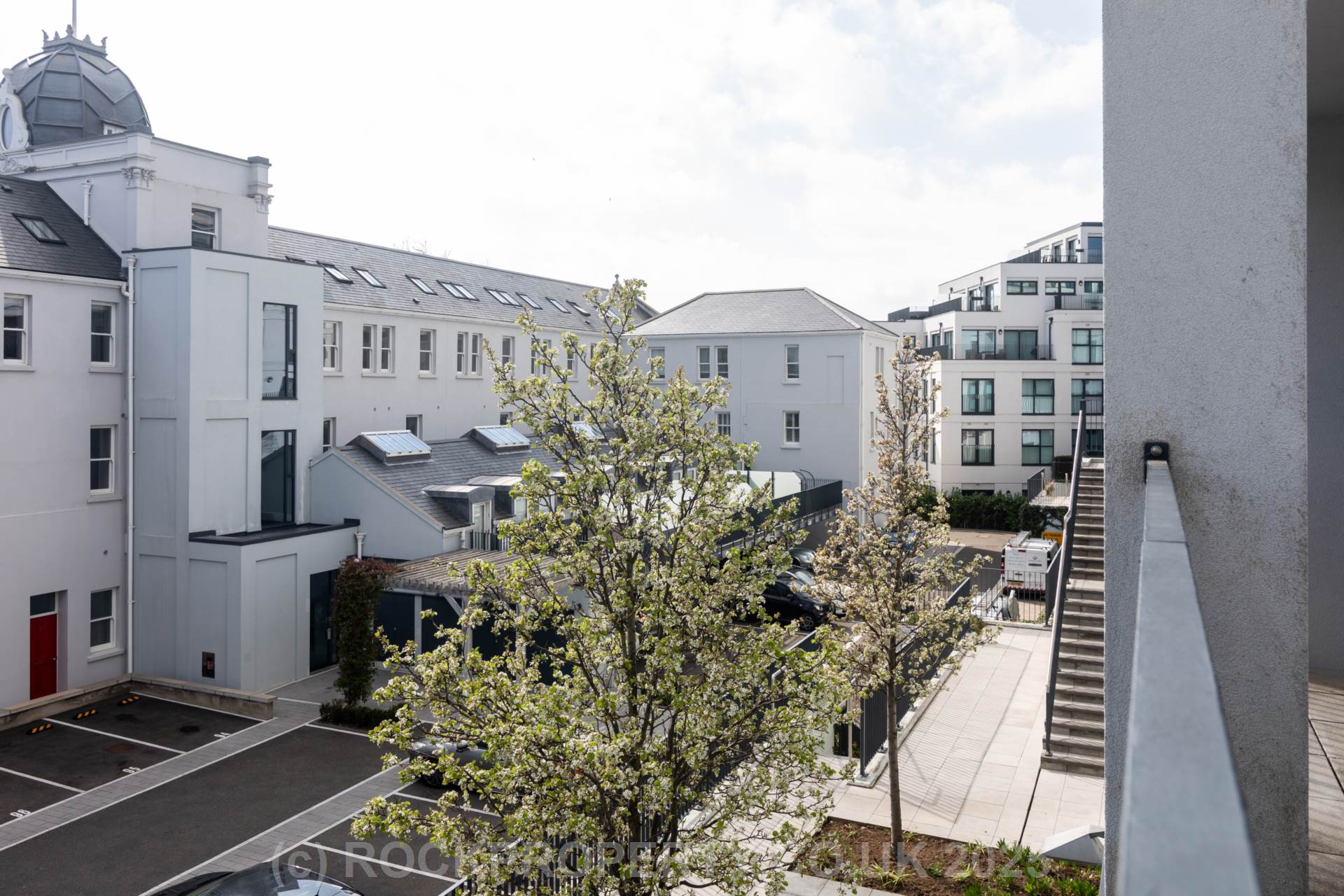 Modern 1 Bed with S/F Balcony, College Gardens, Town Outskirts, Image 17