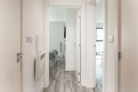 Modern 1 Bed with S/F Balcony, College Gardens, Town Outskirts, Image 10