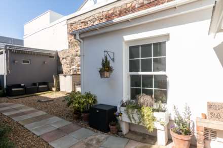 SALE AGREED BY ROCKPROPERTY, Oxford Road, St Helier, Image 4