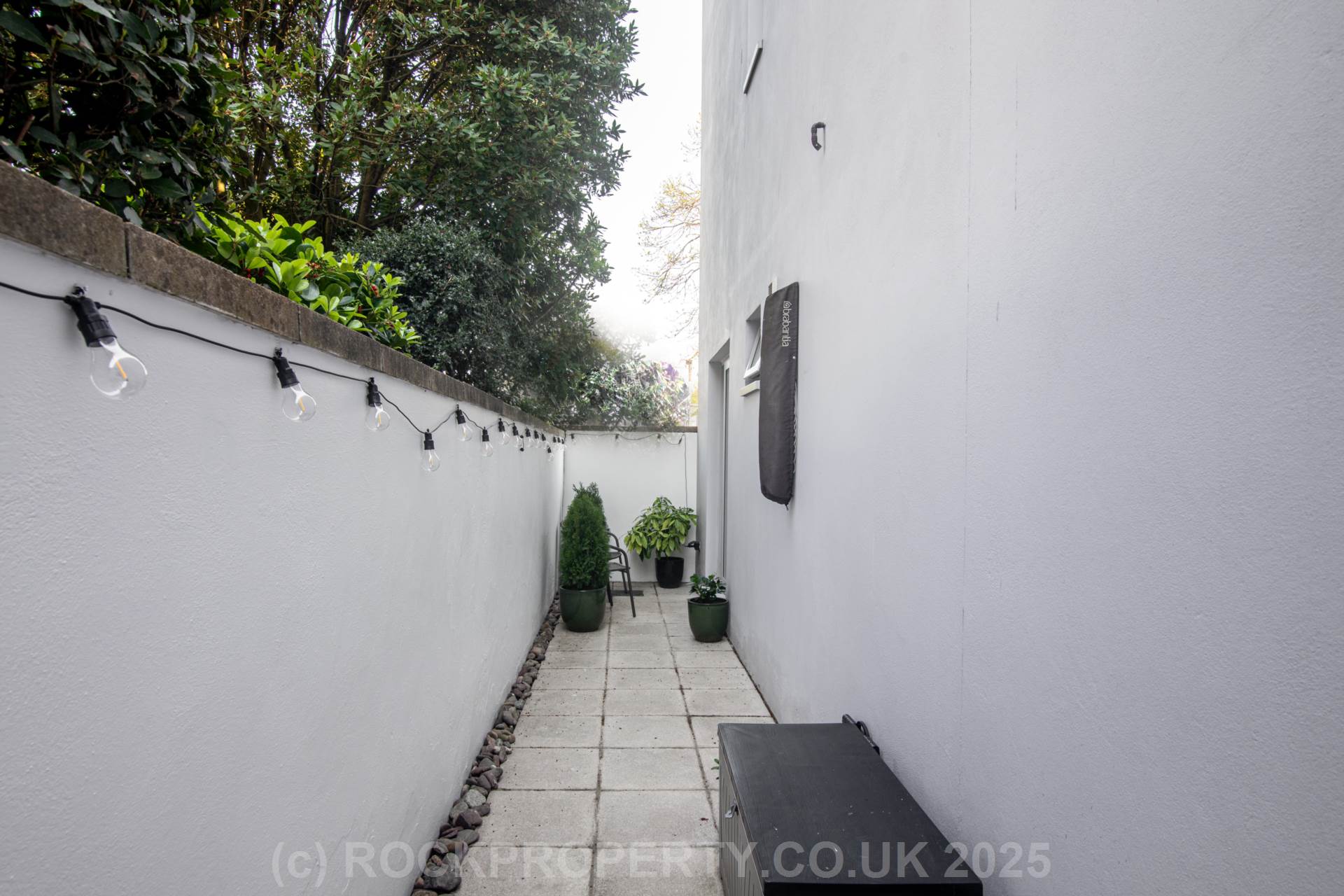 MODERN 1 BED WITH 2 OUTSIDE AREAS, Rouge Bouillon, St Helier, Image 12