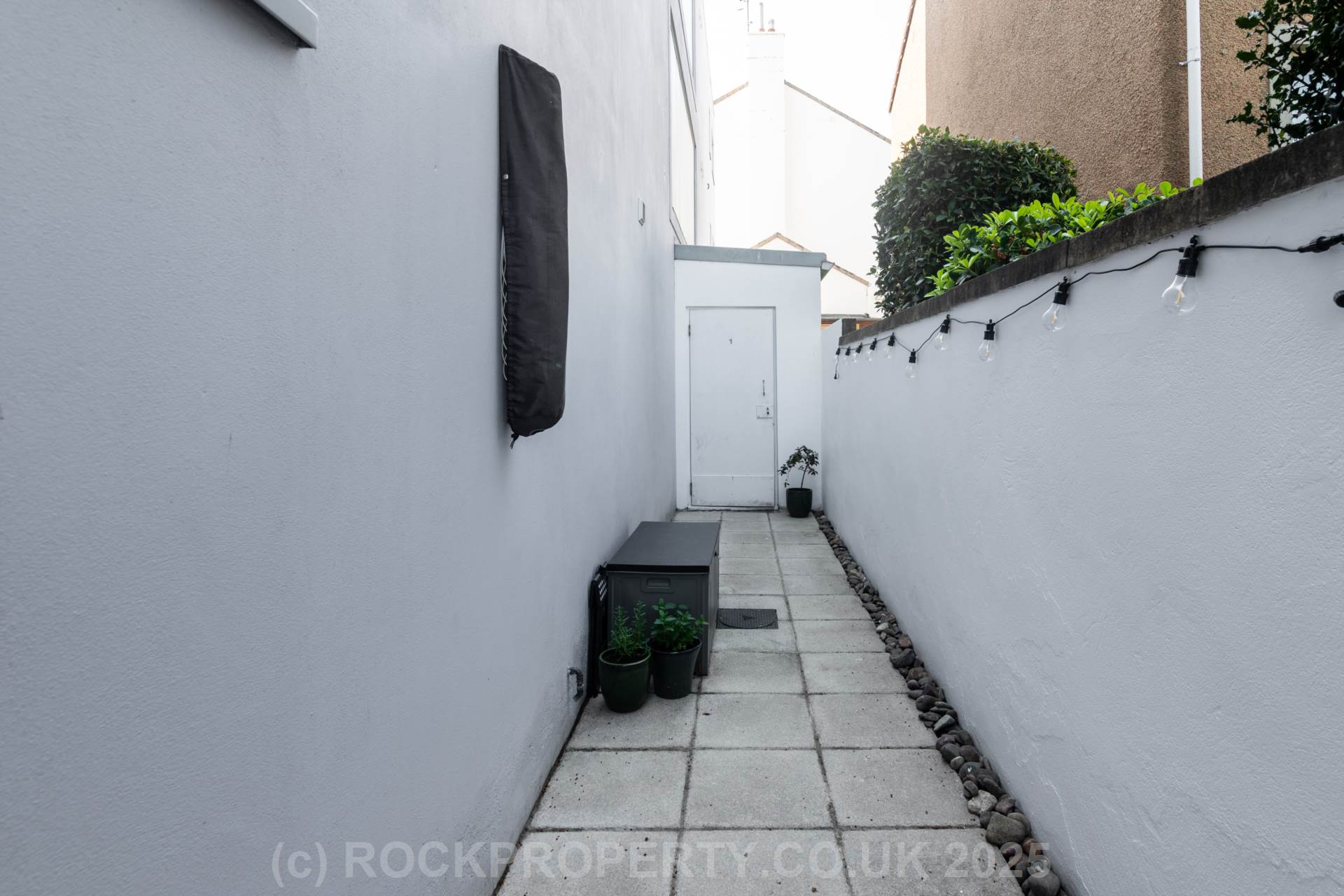 MODERN 1 BED WITH 2 OUTSIDE AREAS, Rouge Bouillon, St Helier, Image 13