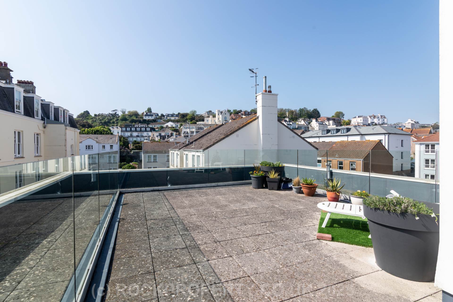 MODERN 1 BED WITH 2 OUTSIDE AREAS, Rouge Bouillon, St Helier, Image 16
