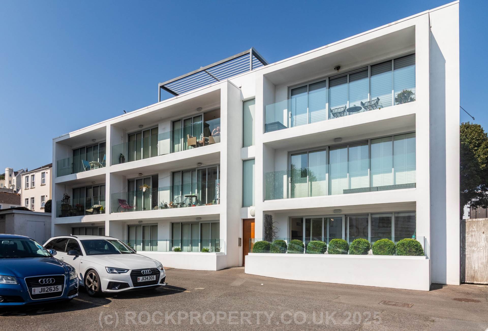 MODERN 1 BED WITH 2 OUTSIDE AREAS, Rouge Bouillon, St Helier, Image 18