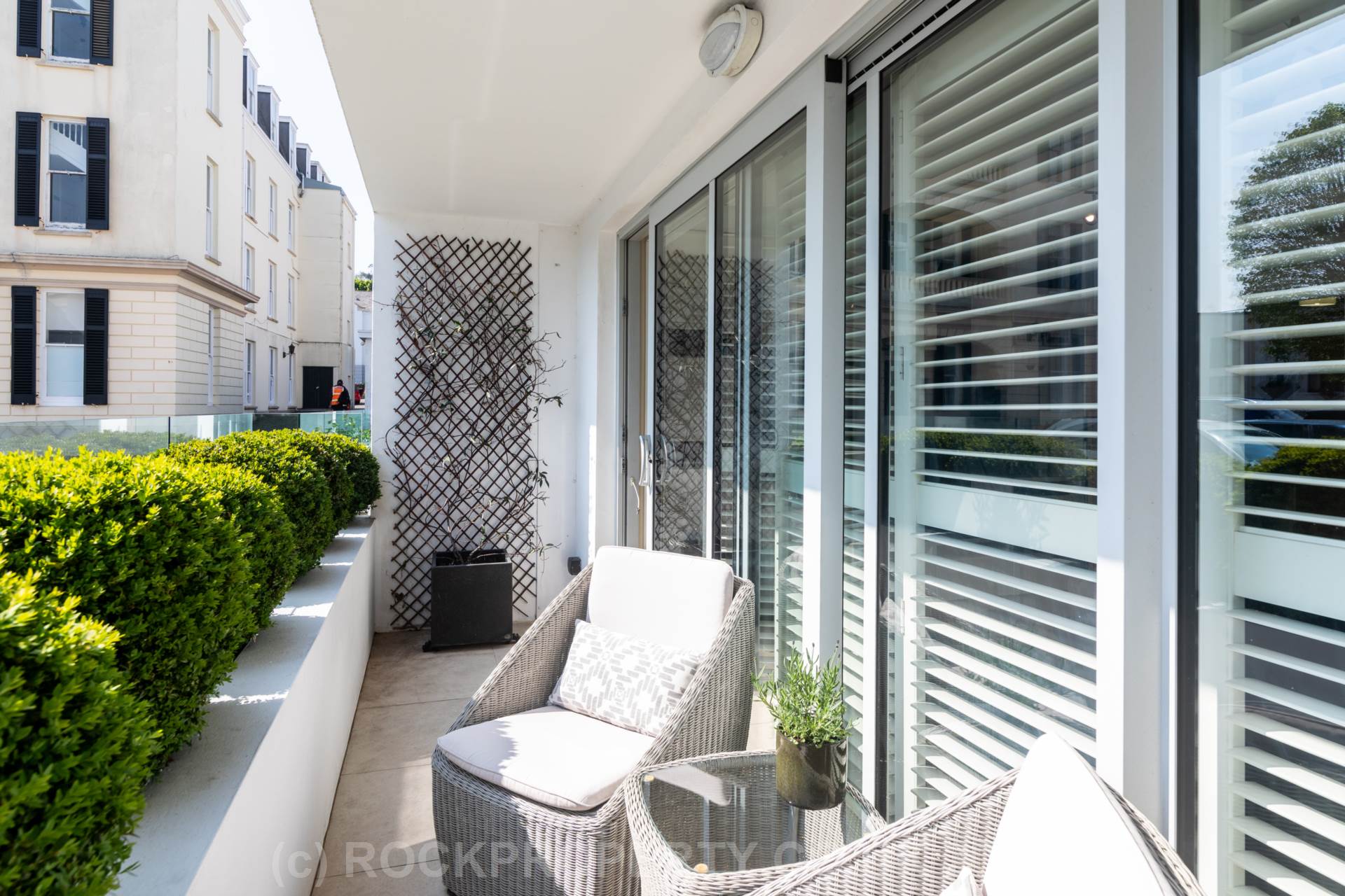 MODERN 1 BED WITH 2 OUTSIDE AREAS, Rouge Bouillon, St Helier, Image 2