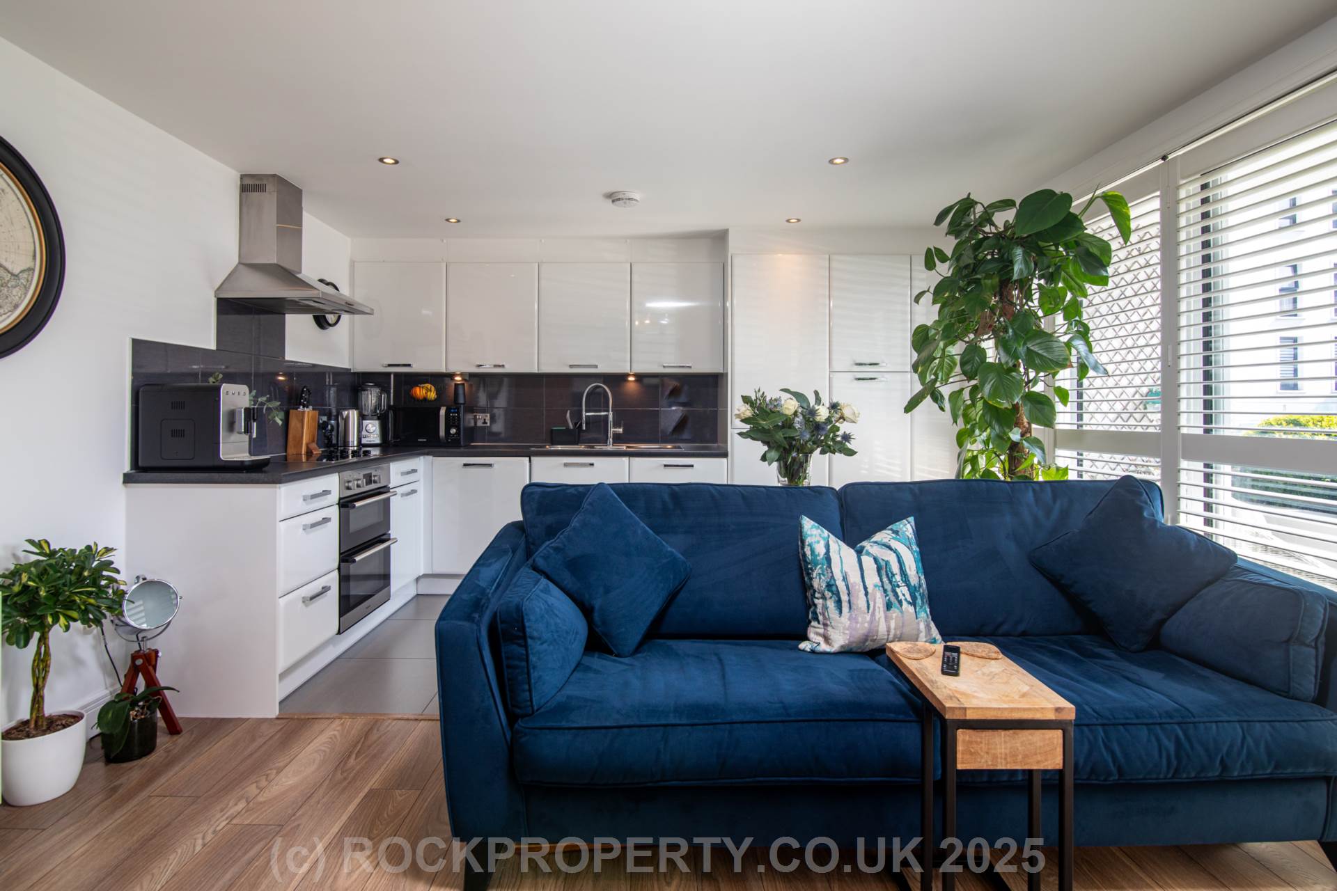 MODERN 1 BED WITH 2 OUTSIDE AREAS, Rouge Bouillon, St Helier, Image 5