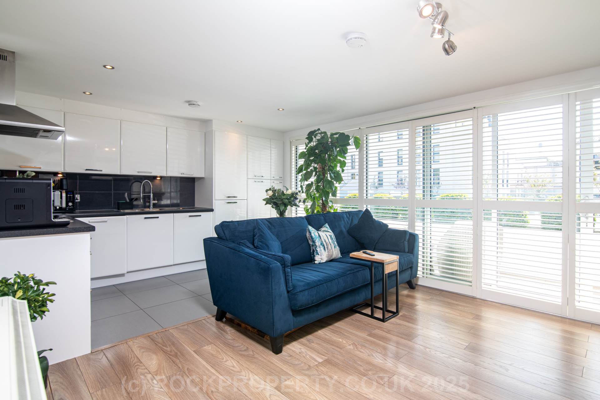 MODERN 1 BED WITH 2 OUTSIDE AREAS, Rouge Bouillon, St Helier, Image 7
