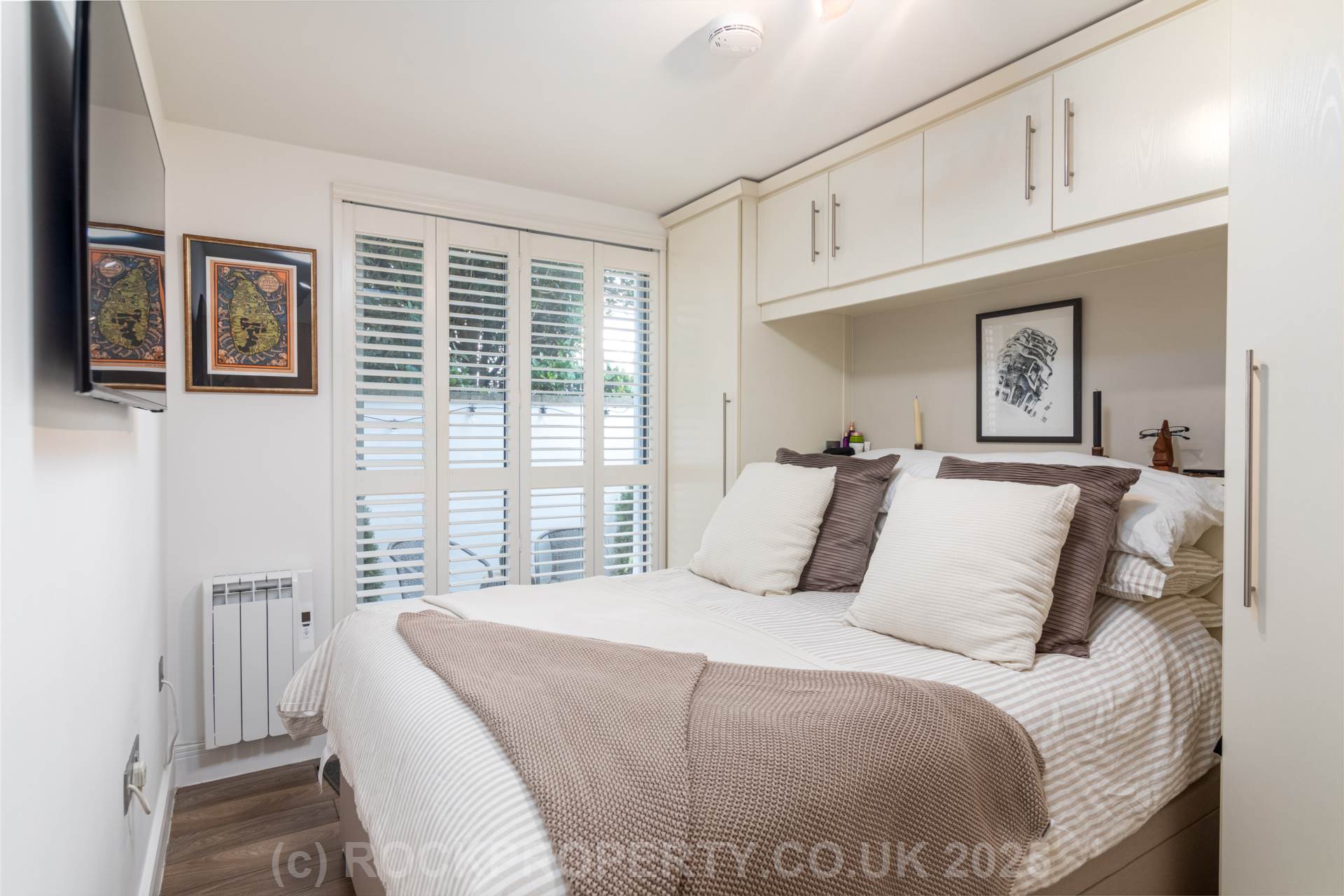 MODERN 1 BED WITH 2 OUTSIDE AREAS, Rouge Bouillon, St Helier, Image 8