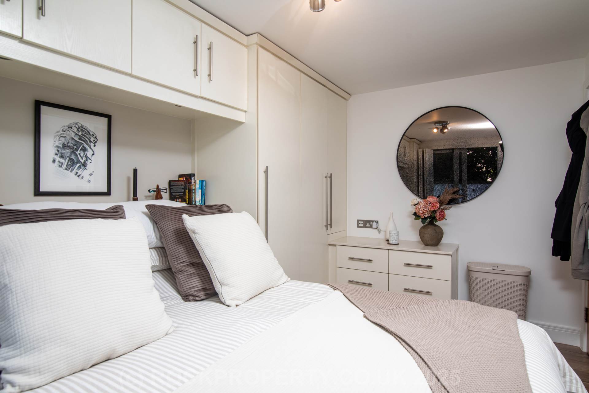 MODERN 1 BED WITH 2 OUTSIDE AREAS, Rouge Bouillon, St Helier, Image 9