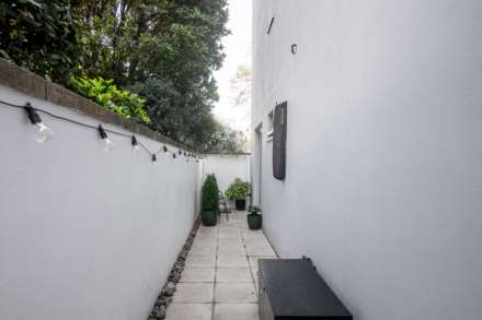 MODERN 1 BED WITH 2 OUTSIDE AREAS, Rouge Bouillon, St Helier, Image 12