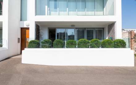 MODERN 1 BED WITH 2 OUTSIDE AREAS, Rouge Bouillon, St Helier, Image 17