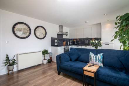 MODERN 1 BED WITH 2 OUTSIDE AREAS, Rouge Bouillon, St Helier, Image 4