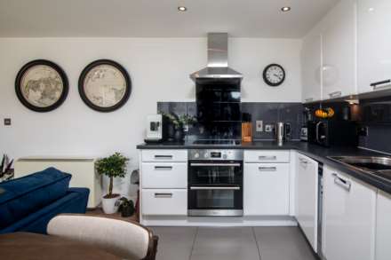 MODERN 1 BED WITH 2 OUTSIDE AREAS, Rouge Bouillon, St Helier, Image 6