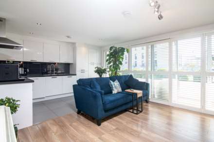 MODERN 1 BED WITH 2 OUTSIDE AREAS, Rouge Bouillon, St Helier, Image 7