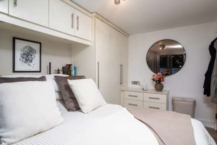 MODERN 1 BED WITH 2 OUTSIDE AREAS, Rouge Bouillon, St Helier, Image 9
