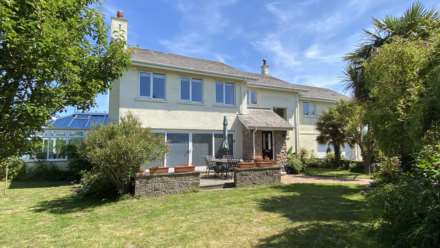 5 Bedroom House, Substantial 5 Bed 3 Bath Executive Home, La Route De Vinchelez, Rural St Ouen