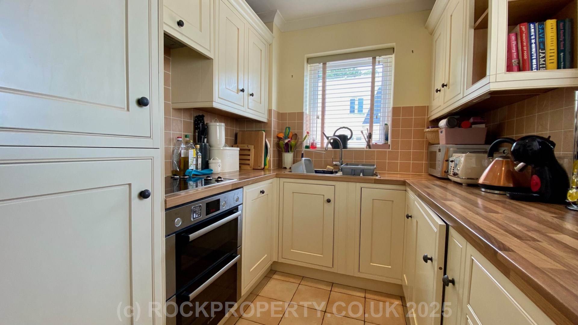 SPACIOUS 2 BED + BALCONY, Woodville Apartments, St Saviour's Road, Image 10