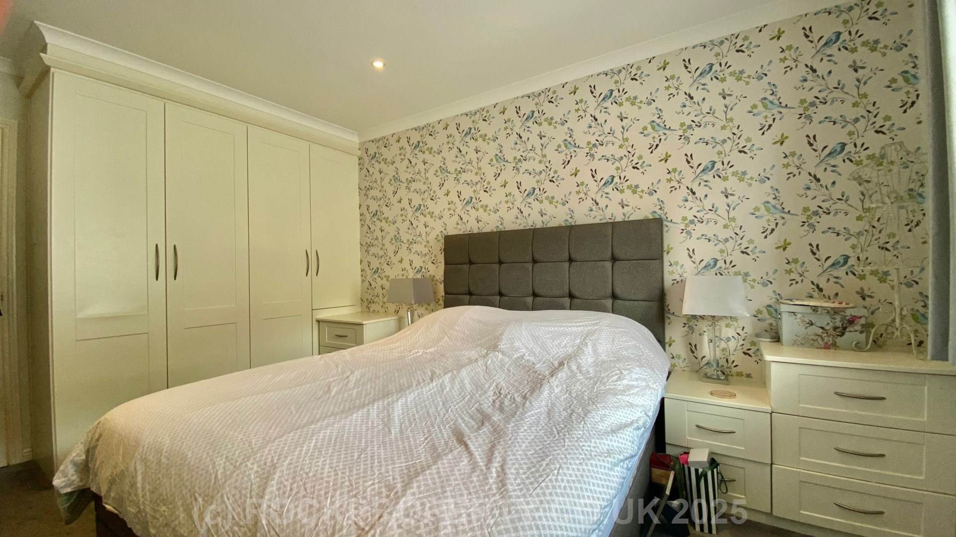 SPACIOUS 2 BED + BALCONY, Woodville Apartments, St Saviour's Road, Image 13
