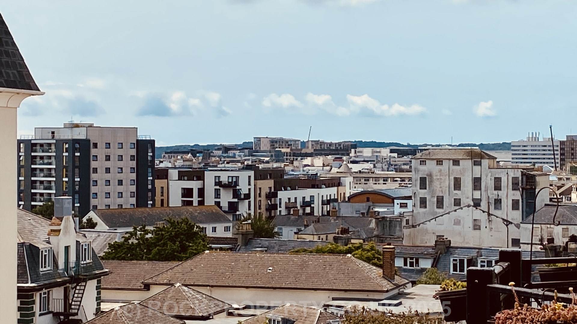 SPACIOUS 2 BED + BALCONY, Woodville Apartments, St Saviour's Road, Image 2
