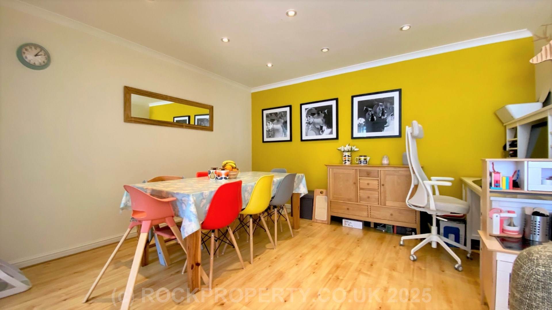 SPACIOUS 2 BED + BALCONY, Woodville Apartments, St Saviour's Road, Image 3