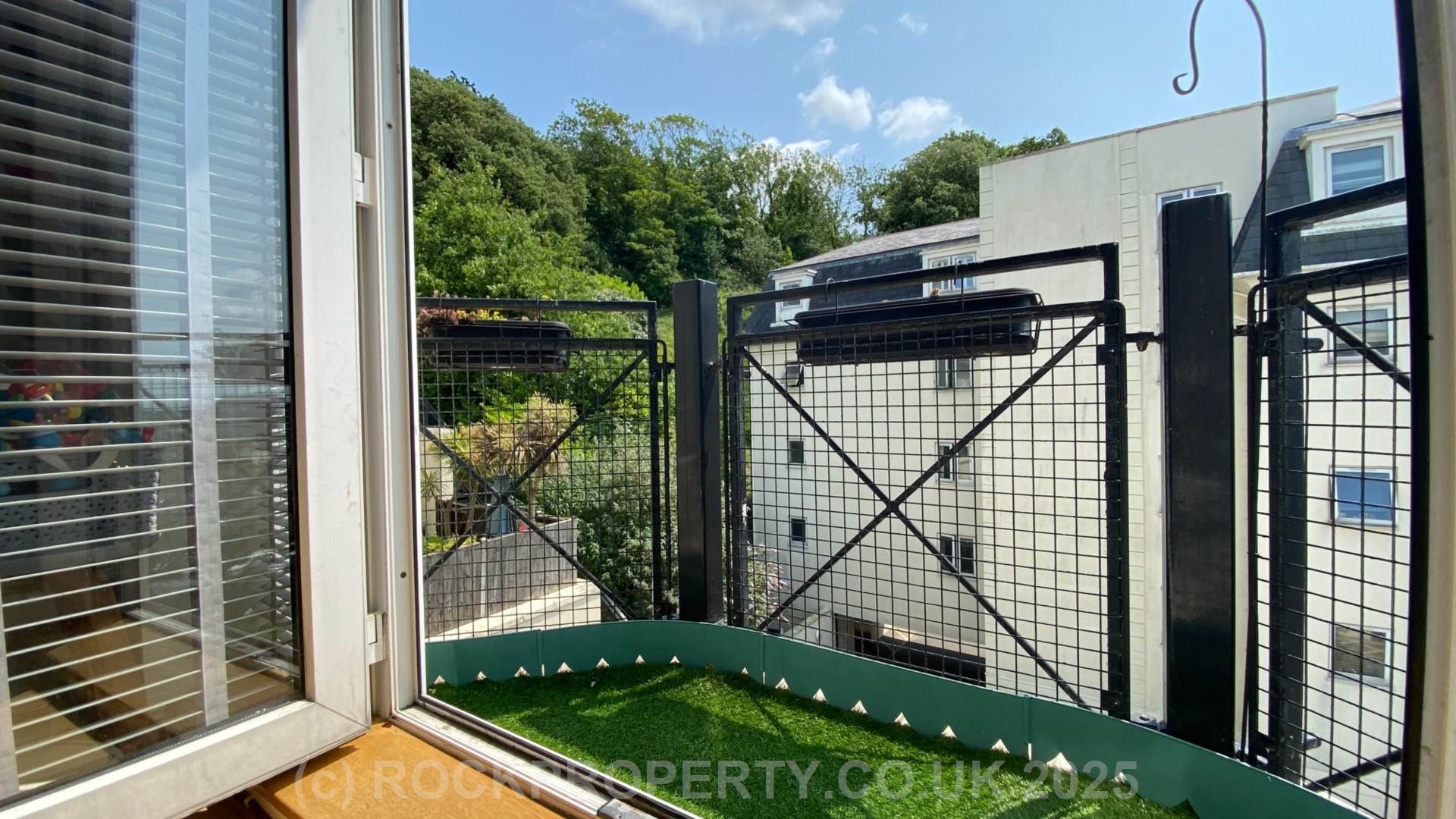 SPACIOUS 2 BED + BALCONY, Woodville Apartments, St Saviour's Road, Image 7