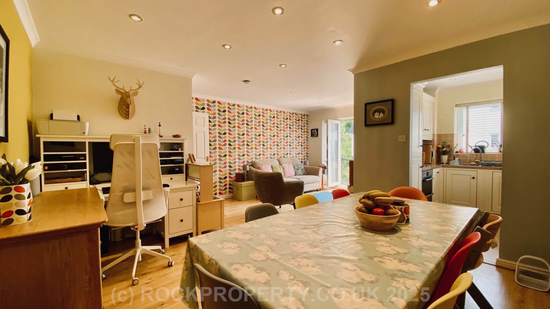 SPACIOUS 2 BED + BALCONY, Woodville Apartments, St Saviour's Road, Image 8